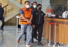 KPK Tahan AKBP Bambang Kayun Dugaan Suap Gratifikasi Pemalsuan surat Hak Ahli Waris PT ACM Foto: AKBP Bambang Kayun langsung ditahan KPK usai diperiksa/Net