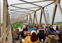Macet Makin Parah di Jembatan Barombong, Ketum LKKN Desak Dinas PU Makassar Segera Lelang DED FOTO: Kondisi Jembatan Barombong usai jam kantor terlihat kemacetan yang padat. (Ist)