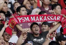 Lawan PSS Sleman di Stadion GBH Parepare, TP: Ayo Kita Dukung PSM Makassar! FOTO: Suporter PSM Makassar saat pertandingan melawan Persija Jakarta pada laga Piala Indonesia 2019 di SUGBK, Jakarta, Minggu (21/7). Persija menang 1-0 atas PSM. (Bola.com/M Iqbal Ichsan)