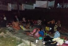 Terus Terjadi Gempa Susulan, Air Laut Surut, Warga Jayapura Panik, ini Penjelasan BMKG FOTO: Warga di kota Jayapura wilayah pesisir pantai Hamadi memilih mengungsi didaerah ketinggian disebabkan terjadi air surut.