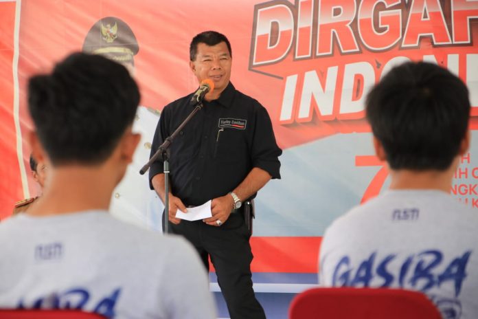 FOTO: Bupati Bulukumba Andi Muchtar Ali melepas secara resmi tim sepakbola Gasiba Bulukumba di Pendopo Rujab Bupati Bulukumba, Rabu, 3 Januari 2022.