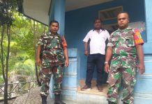 Babinsa Koramil Japut Tinjau Wilayah Binaanya Setelah Gempa Yang Terjadi Di Jayapura FOTO: Babinsa Koramil 1701-02/Japut Sertu Muhammad Asri turun langsung melihat daerah binaannya di Kelurahan Trikora, Kota Jayapura, Rabu (4/1/2023).