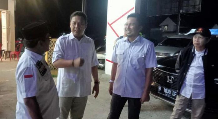 Bakal Calon Bupati Luwu Utara 2024, Andi Abdullah Rahim bersilahturahmi dengan Ketua DPD Partai Gerindra Sulawesi Selatan, H Andi Iwan Darmawan Aras saat kunjungan di Luwu Utara, Selasa (03/03/2023) malam. 