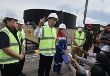 Dorong Produktivitas Blok Rokan, Presiden Tekankan Pentingnya Digitalisasi FOTO: Presiden Jokowi tinjau kawasan PT Pertamina Hulu Rokan di Dumai, Riau, Kamis (05/10/2023). (Foto: Humas Setkab/Agung)