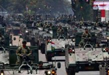 Militer Indonesia Kini Naik Dua Peringkat FOTO: Militer Indonesia saat devile dalam rangka HUT TNI