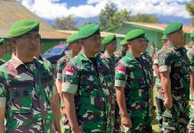 Memimpin Tradisi Corps Raport Pindah Satuan Kodim 1702/JWY, Ini Pesan Dandim FOTO: Personil Kodim 1702/JWY saat mengikuti upacara Corps Raport tradisi pindah satuan anggota Kodim 1702/JWY bertempat di lapangan upacara Kodim 1702/JWY jln Yos Sudarso Kabupaten Jayawijaya. (05/01/2023)