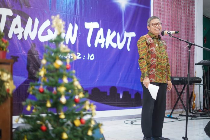 Wali Kota Parepare, Taufan Pawe (TP) menghadiri Perayaan Hari Natal Persekutuan Gereja-Gereja Pantekosta Indonesia (PGPI) Kota Parepare, di Gereja Pentakosta Bukit Zaitun, Jalan Andi Mallarangeng, Kota Parepare, Jumat, 6 Januari 2023.