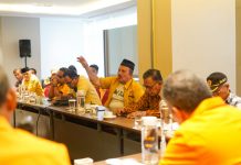 Sambut HUT ke 63 Tahun, Ormas MKGR Sulsel Siapkan Berbagai Kegiatan Bakti Sosial FOTO: Ketua Ormas MKGR Sulsel Taufan Pawe (TP) saat memimpin rapat pesiapan Kemeriahan HUT MKGR bersama pengurus, di Hotel Novotel, Minggu, 8 Januari.