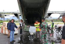 Menhan RI Berikan 25 Unit Motor Untuk Babinsa Pegunungan Papua Kodim 1702/JWY FOTO: Dandim 1702/JWY Letkol Cpn Athenius Murip, S.H.,M.H menjemput langsung penerimaan kendaraan dinas motor trail yang merupakan pembagian dari Menteri Pertahanan RI Bapak Prabowo Subianto bertempat di Bandar Udara Wamena Kab. Jayawijaya. (07/01/2023)