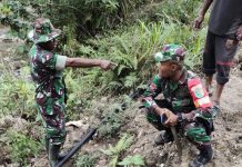 Sumber Air Su Dekat, Koramil 1702-05/Kurulu Perbaiki Sarana Air Bersih Untuk Masyarakat FOTO: Danramil 1702-05/Kurulu Kapten Inf Yubelinus Simbiak melaksanakan pengecekan bak penampungan air bersih di kampung Mumi desa Jiwika distrik Kurulu Kabupaten Jayawijaya. Santu (07/01/2023)