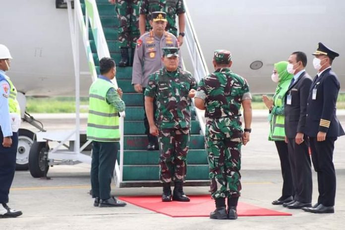 IMG-20230109-WA0023 FOTO: Pangdam XVII/Cenderawasih Bersama Pejabat TNI Polri Dan Pemda Papua Sambut Kedatangan Panglima TNI, Kapolri Dan Para Kepala Staf Angkatan Di Bandara Sentani Jayapura