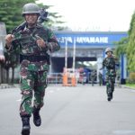 Tingkatkan Kemampuan, Prajurit Petarung Yonmarhanlan VI Laksanakan Cross Country FOTO: Salah satu Prajurit Petarung Batalyon Marinir Pertahanan Pangkalan VI lakukan Cross Country. Rabu (11/1/2023)