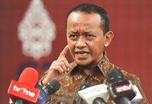 Bahlil: Pembangunan Ekosistem Kendaraan Listrik Tingkatkan Lapangan Kerja FOTO: Menteri Investasi/Kepala Badan Koordinasi Penanaman Modal (BKPM) Bahlil Lahadalia usai menghadiri Ratas mengenai Pengembangan Ekosistem Kendaraan Listrik, di Istana Merdeka, Jakarta, Jumat (13/01/2023). (Foto: Humas Setkab/Agung)