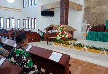 Hadiri Ibadah Awal Tahun Pemerintahan 2023, Dandim Yahukimo: Kami Siap Dukung Program Pemda FOTO: Komandan Kodim 1715/Yahukimo Letkol infanteri Johanis Victorianus Tethool S.sos menghadiri ibadah pelayanan pemerintah Kabupaten Yahukimo tahun 2023, bertempat di Gereja GKI Metanoia Dekai, Jalan Kimyal Distrik Dekai, Kabupaten Yahukimo, Provinsi Papua Pegunungan, Jumat ( 13/01/2023).