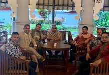 Reuni dengan Keluarga Besar di Bogor, Andi Rahim dapat Dukungan dari Kerukunan Masyarakat Bone FOTO: Andi Rahim bersama Andi Santiaji Pananrangi Ketua Kerukunan Keluarga Masyarakat Bone (KKMB) Jawa Barat.