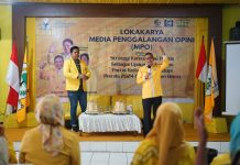 Lokarkarya MPO Golkar Barru, Taufan Pawe Sebut MPO Pasukan Angkatan Udara FOTO: Ketua DPD I Partai Golkar Sulsel Taufan Pawe memberikan materi di Lokakarya Media Penggalangan Opini (MPO), di Aula Kantor DPD II Golkar Barru, Minggu, 15 Januari 2023.