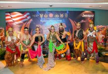Panglima, Kapolri dan Kepala Staf Main Wayang Orang: Lestarikan Budaya hingga Perkokoh Sinergitas TNI-Polri FOTO: Panglima TNI Laksamana Yudo Margono, Kapolri Jenderal Listyo Sigit Prabowo dan seluruh Kepala Staf TNI, untuk pertama kalinya ikut main atau tampil dalam pagelaran wayang orang bertema 'Pandawa Boyong' di Teater Jakarta, Taman Ismail Marzuki (TIM), Jakarta, Minggu, 15 Januari 2023 malam.