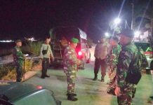 Jaga Sitkamtibmas, TNI-Polri Gelar Patroli Gabungan di Jayapura FOTO: Aparat TNI dan Polri dari Kodim 1701/Jayapura dan Polrestabes Kota Jayapura melaksanakan kegiatan patroli gabungan, pada Senin malam (16/1).