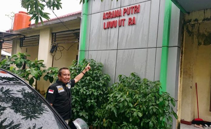 FOTO: Ketua Komisi A DPRD Provinsi Sulsel, Andi Syafiuddin Patahuddin berkunjung ke Asrama Putri Mahasiswa Luwu Utara di Jl Toddopuli Stapak Kassi-kassi kota Makassar, Rabu (18/01/2023).