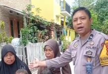 Isu Penculikan Anak, Polisi: Itu Tidak Benar, Ketiganya Pergi Belajar Kelompok FOTO: Tangkap layar dari video viral. Nampak anggota kepolisian menunjukkan seorang siswa SD SD 17 Ujung Labbu bersama kedua orang tuanya. Kamis (19/1/2023)