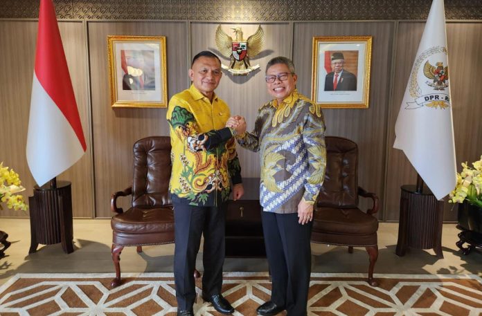 FOTO: Kanan Sekretaris Jenderal (Sekjen) DPP Partai Golkar, Lodewijk Freidrich Paulus dan Ketua Golkar Sulsel Taufan Pawe.