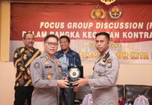Humas Mabes Polri Gelar FGD Kontra Radikalisme dii Makassar FOTO: Tim Divisi Humas Polri menggelar Focus Group Discussion (FGD) kontra radikal dengan tema “Terorisme Musuh Kita Bersama” di Aula Polrestabes Makassar, Kamis, 19 Januari 2023.