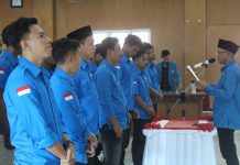 Wakili Bupati, Kepala Kesbangpol Hadiri Pelantikan DPK KNPI se Kabupaten Bulukumba FOTO: Pelantikan Dewan Pengurus Kecamatan (DPK) KNPI se Kabupaten Bulukumba di Ruang Pola Kantor Bupati, Kamis, 18 Januari 2023.