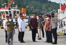 Presiden Jokowi Tinjau Aktivitas di Pelabuhan Likupang FOTO: Presiden Jokowi meninjau Pelabuhan Likupang, di Sulawesi Utara, Kamis (19/01/2023). (Foto: Humas Setkab/Agung)