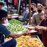 Presiden Cek Harga Sembako di Pasar Airmadidi Minahasa Utara FOTO: Presiden Jokowi mengunjungi Pasar Airmadidi, di Minahasa Utara, Sulawesi Utara, Kamis (19/01/2023). (Foto: Humas Setkab/Rahmat)