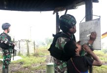 Pacu Semangat dan Motivasi Belajar, Satgas Yonif Raider 321/GT Turut Cerdaskan Generasi Muda Papua FOTO: Satgas Yonif Raider 321/GT/13/1 Kostrad Pos Yigi lanjutkan misi untuk membantu mencerdaskan anak-anak di Kampung Yigi, Kabupaten Nduga, Papua. Jumat (20/01/2023).