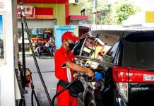 BBM Dibatasi, Mobil Pribadi isi Pertalite dan Solar Hanya 20 Liter, Mau Lebih? ini Syaratnya Ilustrasi pengisian BBM di SPBU