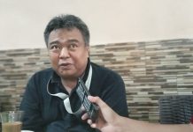 Bincang Politik: Pemekaran Dapil, Siapa Diuntungkan? Arfandy: Pemilih dan Partai Golkar FOTO: Legislator partai golkar Arfandy Idris saat diwawancarai awak media usai digelar bincang politik di warkop Anas, Jalan Faisal, Kota Makasaar, Sabtu (21/1/2023)