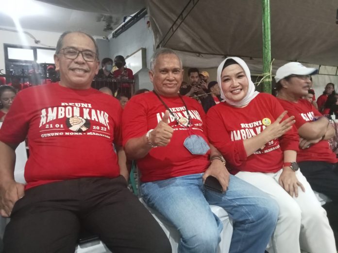 FOTO: Ilham Arief Sirajuddin (IAS), Tokoh Masyarakat Maluku Ellong Tjandra dan Ketua Generasi Muda Guna Nona (GNGM) Warni Saharuddin, Sabtu malam. (21/1/2023)