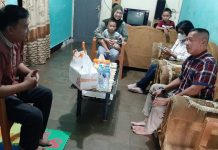 Anjangsana ke Rumah Prajurit Sarang Petarung Sebagai Bentuk Kepedulian Pimpinan FOTO: Dan Ton 2 Meriam Rai Arhanud Letnan Dua Marinir Alfianus Popang melaksanakan Anjangsana ke rumah Koptu Marinir Asmura di Perumahan Dinas TNI AL Dewaruci Blok C1 No. 163 Makassar, Sabtu (21/1/2023).