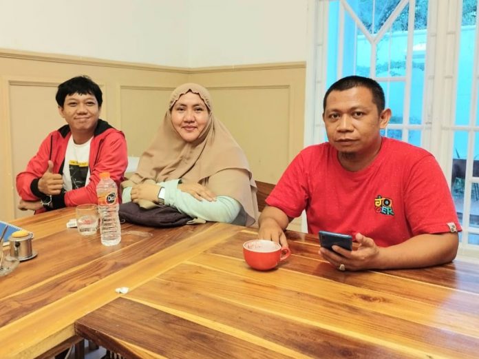 FOTO: Pengurus Perhimpunan Jurnalis Indonesia (PJI) Sulawesi Selatan gelar rapat perdana di The Hills Coffee, Pao and Mian di Jalan Serigala Makassar. Sabtu (21/1/2023).