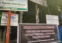 Beredar Spanduk Dukung Pemkot dan DPRD Makassar Godok Raperda Tolak LGBT, BMI: Harap Dukungan Tokoh Agama FOTO: Spanduk mendukung langkah Pemerintah Daerah dan DPRD dalam pembahasan rancangan peraturan daerah (Perda) tentang larang lesbian, gay, biseksual, dan transgender (LGBT) di kota Makassar kawasan pasar daya, Biringkanaya. Minggu (22/1/2023)