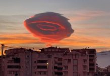 Awan Berbentuk UFO Buat Geger Warga Bursa di Turki Foto tangkap layar dari video viral