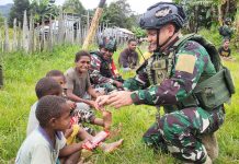TNI Berikan Trauma Healing Kepada Masyarakat Kampung Tulo Kabupaten Pegunungan Bintang FOTO: TNI kembali melaksanakan trauma healing kepada masyarakat Kampung Tulo, Distrik Kolomdol Kab. Pegunungan Bintang, pada Sabtu (21/01/2023).