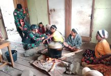 Koramil 1715-04/Okbibab Bersama Satgas 143/TWEJ Gelar Komsos Dan Pengobatan Gratis FOTO: Koramil 1715-04/Okbibab bersama Satgas 143/TWEJ kembali melaksanakan komunikasi sosial dan pengobatan gratis kepada masyarakat di kampung Oktanglap, Distrik Okbibab, Kab. Pegunungan Bintang, pada Minggu (22/01/2023).