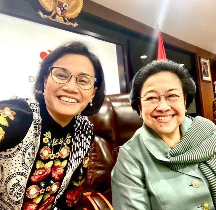 FOTO: Ketua Umum PDI Perjuangan Megawati Soekarnoputri dan Menteri Keuangan RI, Sri Mulyani. (Properti Facebook Sri Mulyani)