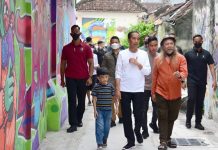 Presiden Jokowi Kunjungi Mas Don Art Center Kota Surakarta FOTO: Presiden Jokowi didampingi Wali Kota Surakarta Gibran Rakabuming Raka mengunjungi Mas Don Art Center di Kecamatan Serengan, Kota Surakarta, Senin (23/01/2023). (Foto: BPMI Setpres/Muchlis Jr)