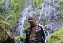 Hari Libur, Bupati Andi Utta Kendarai Motor Keliling Ke Wilayah Pedalaman Kindang FOTO: Bupati Andi Utta Kunjungi air terjun Ere Lulua di pedalaman Senggang Na'na, Kecamatan Kindang, Kabupaten Bulukumba. Senin (23/1/2023)