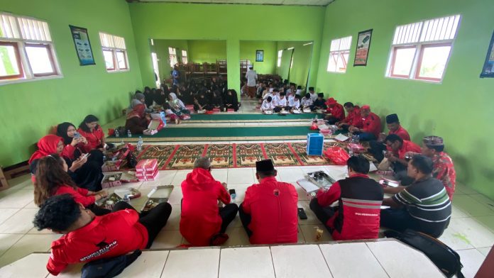 FOTO: Dewan Pimpinan Cabang PDI Perjuangan Kutai Timur menggelar syukuran di Pondok Pesantren (Ponpes) Hidayatullah yang berada di Gang Melati, Kecamatan Sangatta Utara. Senin (23/1/2023)