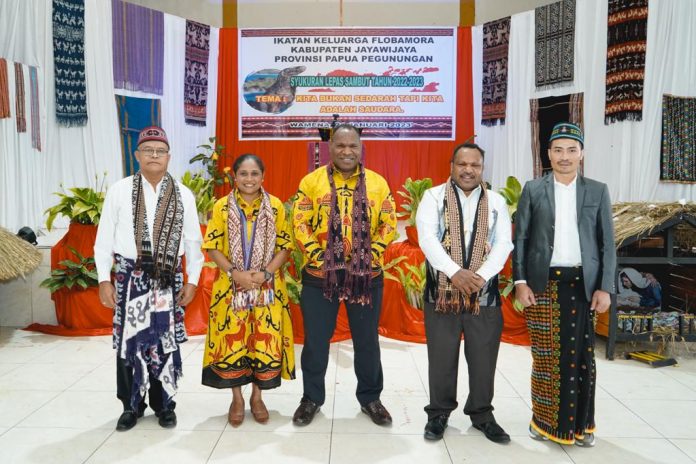 FOTO: Dandim 1702/JWY Letkol Cpn Athenius Murip, S.H.,M.H., menghadiri acara Ibadah syukur lepas sambut tahun 2022-2023 bersama Ikatan Keluarga Flobamora (IKF)