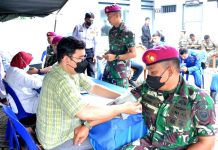 Jelang HUT POMAL ke 77, YONMARHANLAN VI Ikuti Donor Darah FOTO: Prajurit Petarung Batalyon Marinir Pertahanan Pangkalan (Yonmarhanlan) VI Makassar mengikuti donor darah