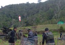 Kerja Bakti TNI-Polri Dan Pemda Bersama Masyarakat Membangun Kembali Distrik Kiwirok FOTO: Kerja Bakti TNI-Polri Dan Pemda Bersama Masyarakat Membangun Kembali Distrik Kiwirok