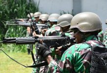 Menjaga Kebutuhan Utama Prajurit Petarung, Yonmarhanlan VI Makassar Laksanakan Uji Nilai Perorangan Dasar Menembak Senapan FOTO::Prajurit Petarung Batalyon Marinir Pertahanan Pangkalan (Yonmarhanlan) VI Makassar melaksanakan Uji Nilai Perorangan Dasar (UNPD) Materi Menembak TW I TA. 2023 di Lapangan Tembak Lanraki, Kelurahan Paccerakkang, Kecamatan Biringkanaya, Kota Makassar. Rabu (25/01/2023).
