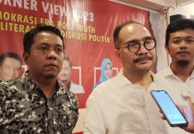 Firman Jaya Daeli: Salam Membangun dan Merawat Peradaban Indonesia Raya FOTO: Ketua Dewan Pembina Puspolkam Indonesia Firman Jaya Daeli bertemu, berdialog, dan berdiskusi juga bersama komponen mahasiswa di kota Makassar.