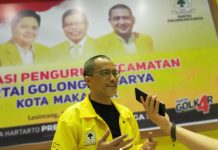CEO Bedabaik Rijal Jamal Coaching Clinic 15 Pengurus Pimcam Partai Golkar Makassar FOTO: H. Abd Kahar, S.sos, MM Ketua Panitia Orientasi Pengurus Kecamatan DPD II Partai Golkar Kota Makassar.