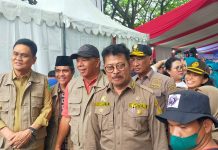 Mentan SYL Kick Off Pengendalian PMK 2023, Bupati Andi Utta Terima Vaksin 118.300 Dosis FOTO: Bupati Bulukumba Andi Muchtar Ali Yusuf, saat hadiri Kick Off Pengendalian dan Penanggulangan Penyakit Mulut dan Kuku (PMK) Nasional 2023 melalui kegiatan vaksinasi, penyerahan bantuan vaksin, obat-obatan, disinfektan serta penandaan ternak yang dilakukan secara serentak dan massal di 29 Provinsi yang dipusatkan di Kabupaten Barru, Sabtu (28/1/2023).